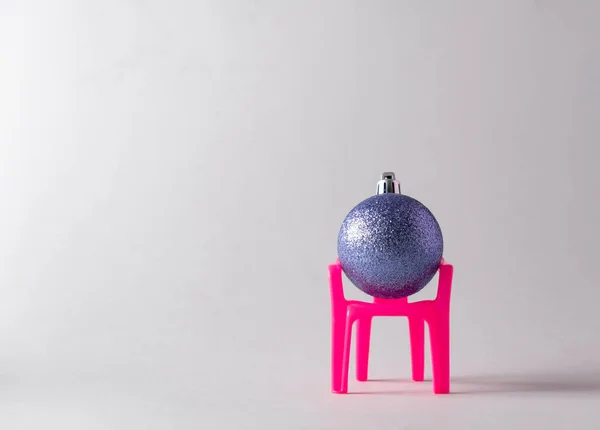 Mavi Noel balosu. Yeni yıl konsepti. Yapıştırıcıyı kopyala