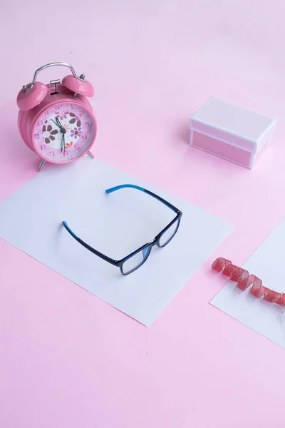 Divat Szépség Koncepció Fekvő Lapos Szögletes Szemüveg Női Kiegészítők Rózsaszín — Stock Fotó