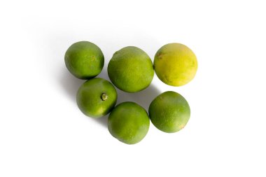 Beyaz bir adam izole limon