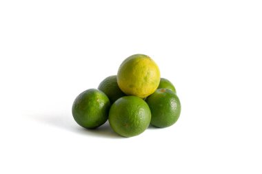 Beyaz bir adam izole limon