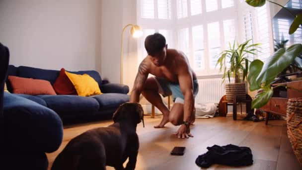 Young shirtless Asian man exercising — стокове відео