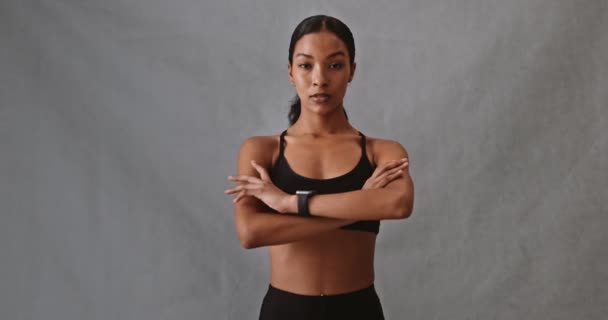 Serious African Woman Workout Clothing Looking Camera Stduio High Quality — Vídeos de Stock