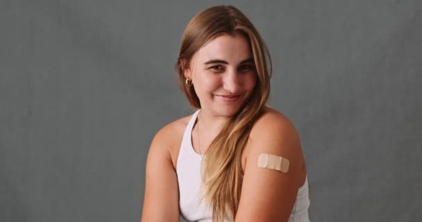 Caucasian Female Looking Her Injured Arm Band Aid High Quality — Stok video
