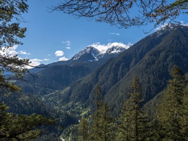 Britanya Kolumbiyası Kanada 'da Hope yakınlarındaki Silver Peak ve isolillock zirvesi