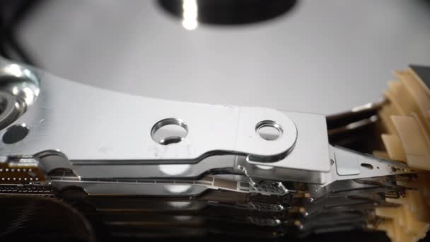 Kepala blok dibongkar hard drive Close-up — Stok Video