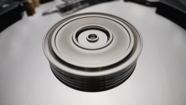 Rotating disks of a disassembled hard drive Close-up — Stock Video