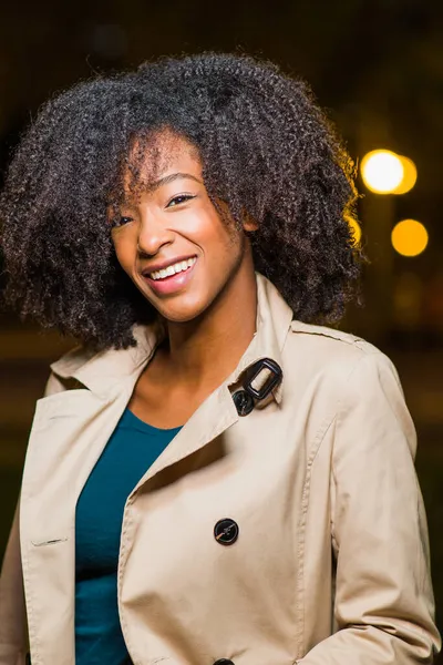 Δομινικανή Δημοκρατία νεαρή μαθήτρια με φωτογραφία κεφαλής. Χειμερινός τρόπος ζωής Αφρο μαλλιά Λατινική πορτρέτο — Φωτογραφία Αρχείου