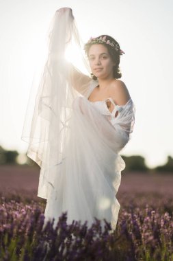 Mor ve menekşe aromalı güzel çiçekler. Guadalajara Castilla la la mancha 'da rahatla ve çiçek al.