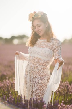 Rahatlamak için mor ve mor aromatik ilaç esansı. Guadalajara Brihuega 'da gündoğumu çiçekleri, Castilla la la mancha 