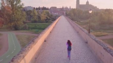 Salamanca İspanyol seyahat şehri insanlarla dolu bir yaşam tarzı. Yerel turizm manzarası Salamanca Katedrali