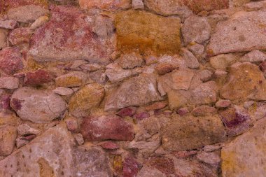 Hiç kimse antik şehir zeminini kaya malzemesi ile mimari yapmaz.