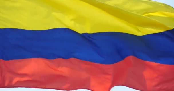 Le drapeau colombien 4k flotte dans le vent . — Video