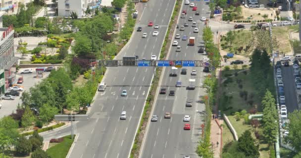 4 k hektisk stadstrafik på överfart, urban morden byggnad, Kina. — Stockvideo