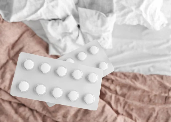 Comprimés Blancs Pharmacie Concept Maladie Malade Être Reste Lit Problèmes — Photo