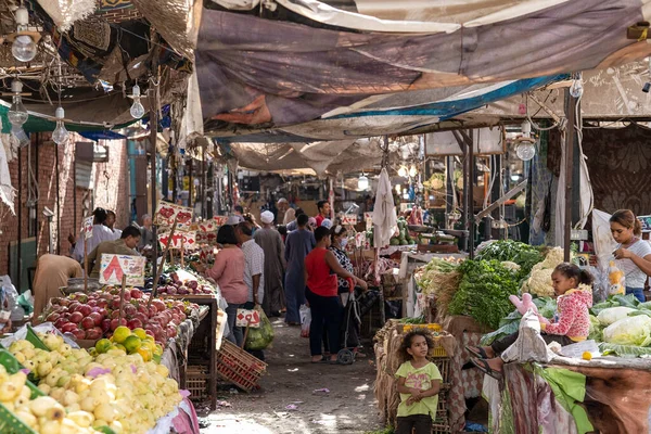 Hurghada Egypt Листопада 2021 Каскади Великим Вибором Фруктів Зелені Овочів — стокове фото