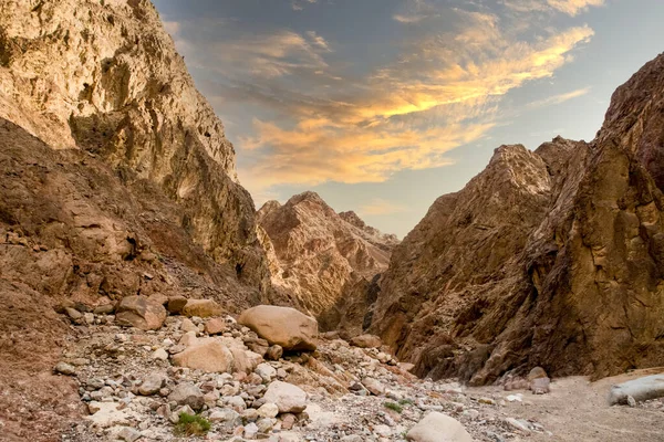 Dilekwashi Kanyonu. Ras Şeytanı Nuweiba. Çok güzel bir gökyüzü. İnanılmaz Mısır 'ı keşfediyorum. Afrika