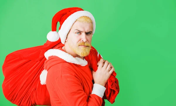 Tempo de Natal. Papai Noel com saco presente. Presente de ano novo. Presentes de entrega. Compras. Espaço de cópia. — Fotografia de Stock