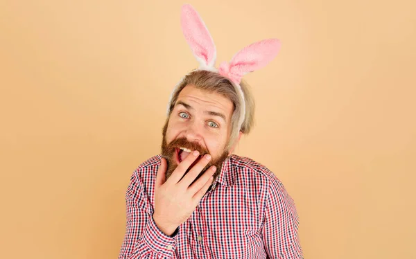 Easter day celebration. Surprised Bearded guy in bunny ears. Rabbit man. Easter party. — Fotografia de Stock