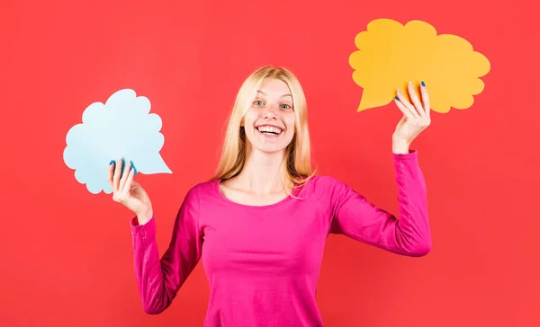 Happy girl with empty speech bubble banner. Woman with two dialog sign. Advertising card. Yes or No. — Stock Photo, Image