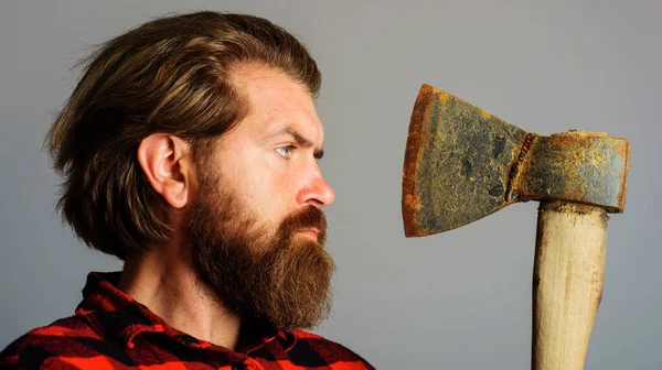 Logger tool. Bearded man in plaid shirt with axe. Canadian lumberjack with hatchet. Closeup portrait. — Stock Fotó