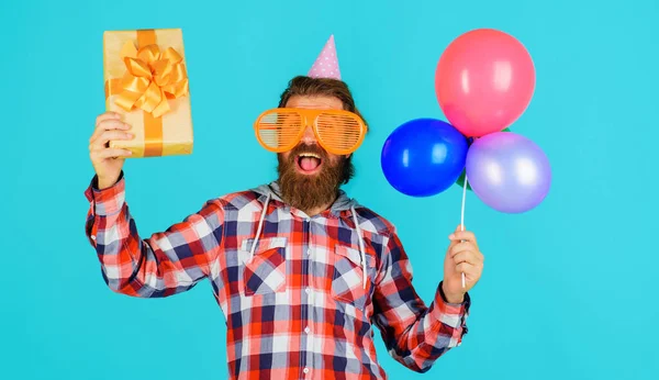 Kutlama Konsepti Doğdun Komik Parti Gözlüklü Hediye Kutusu Balonları Olan — Stok fotoğraf