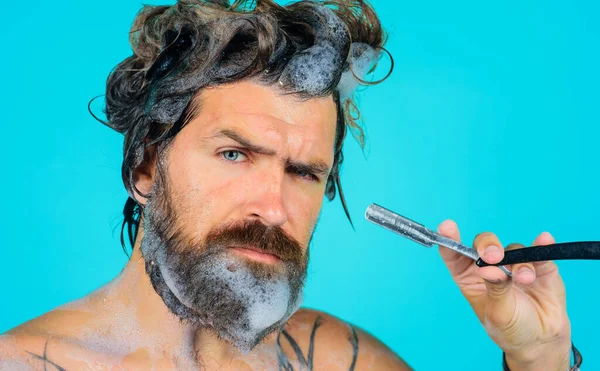 Bearded Man Straight Razor Guy Shaving Beard Male Taking Shower — Stock Photo, Image