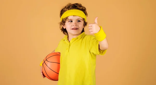 Sporty Boy Sportswear Basketball Ball Shows Thumb Sport Children Healthy — Fotografia de Stock