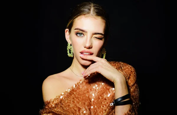 Beautiful Model Girl Fashion Makeup Jewelry Earrings Stylish Accessories Beauty — Stok fotoğraf