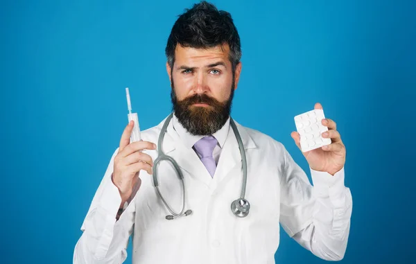 Doctor Pharmacist Pills Syringe Treatment Diseases Modern Methods Medical Drug — Stok fotoğraf