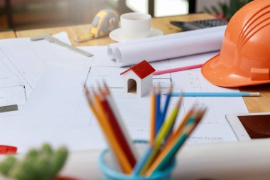 Planlarla çalışan Mühendis ve Mimar, Mühendis Mimarlar ve İç mimari