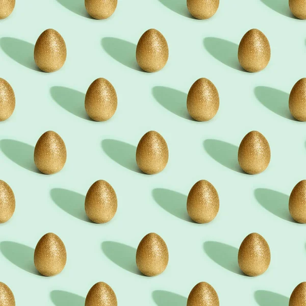 Composición Pascua Sin Costuras Con Huevos Oro Patrón Creativo Impresión —  Fotos de Stock