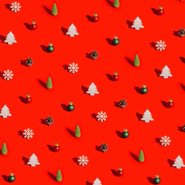 Weihnachtliches Layout Mit Natürlichen Dekorationen Hölzerner Schneeflocke Und Weihnachtsbaum Tannenzapfen — Stockfoto
