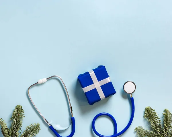 Vánoční Lékařské Zázemí Kopírovacím Prostorem Modrý Stetoskop Dárková Krabice Vánoční — Stock fotografie