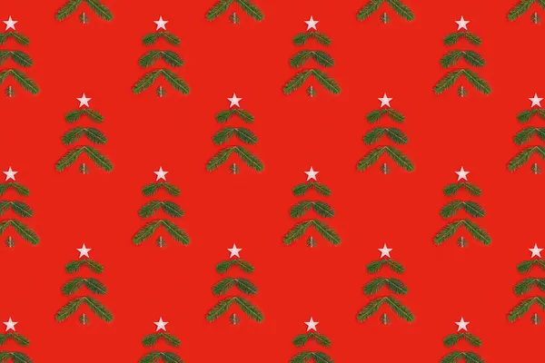 Δημιουργικό Χριστουγεννιάτικο Σχέδιο Πράσινο Χριστουγεννιάτικο Δέντρο Από Κλαδιά Πεύκου Έλατο — Φωτογραφία Αρχείου