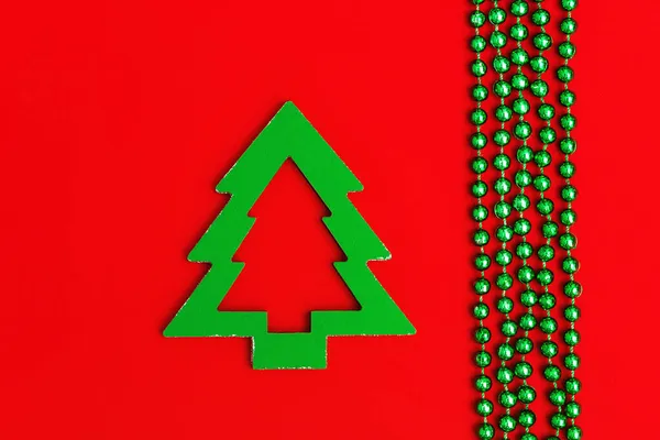 Jul Bakgrund Med Enkla Gröna Julgran Rött Papper Bakgrund Dekorerade — Stockfoto