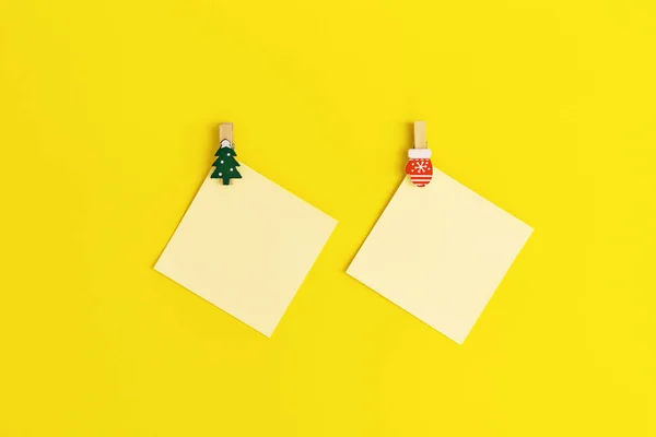 Papel Amarelo Notas Memorando Decorado Simbols Natal Lembrete Quadrado Pegajoso — Fotografia de Stock