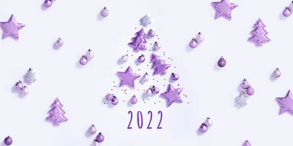 Julgran Från Jul Glans Leksaker Med Paljetter Minimal Nyårskomposition Lavendel — Stockfoto