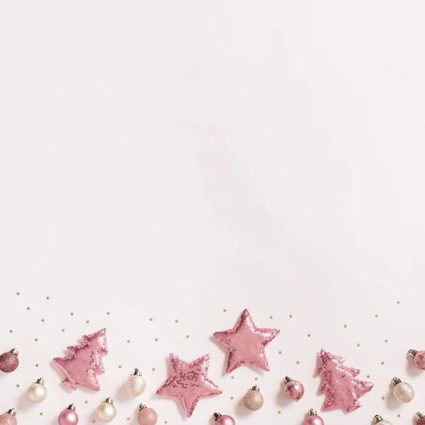 Fondo Navidad Con Brillantes Juguetes Suaves Color Rosa Con Lentejuelas —  Fotos de Stock