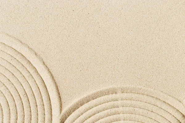 Лінії, що малюють на піску, красива піщана текстура. Спа фон, концепція медитації та релаксації — стокове фото