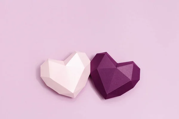 Corazones Papel Poligonal Púrpura Rosa Juntos Sobre Papel Rosa Fondo — Foto de Stock