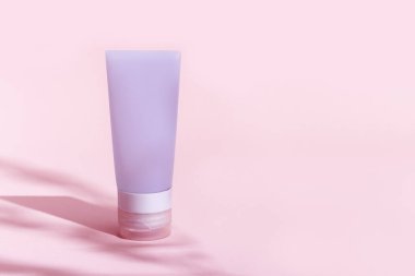 Krem, jöle ve losyon için kozmetik tüp. Güzellik ürünleri paketi, sert gölgeli plastik kaplar.