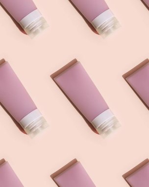 Krem, jöle ve losyon için Kozmetik Şişe ile desen. Güzellik ürünleri paketi. Cilt kozmetik konsepti.