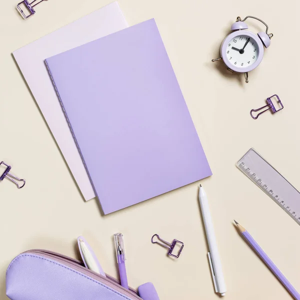 Papelería Escuela Plana Laico Color Violeta Regreso Concepto Escolar Cuaderno —  Fotos de Stock