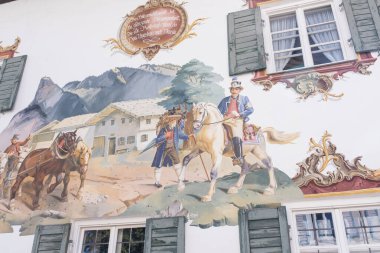 Oberammergau, Almanya - Ekim 2021: Bavyera 'nın Oberammergau kentinde yapılan dini bir duvar resminin ayrıntıları.