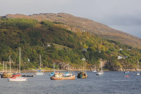 Vissersboten Zeilboten Kustvissershaven Ullapool Schotse Hooglanden Schotland — Stockfoto