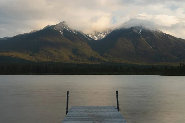 Scenic Landscape View Sundance Peak Mountain Range Vermilion Lakes Rocky — Stockfoto