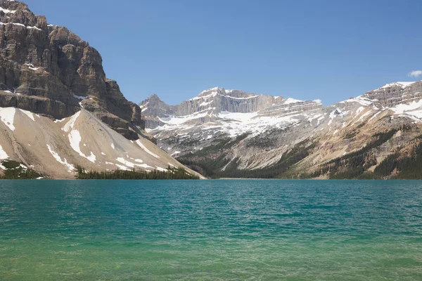 Summer Day Emerald Blue Water Mountain Glacier Landscape Bow Lake — 스톡 사진