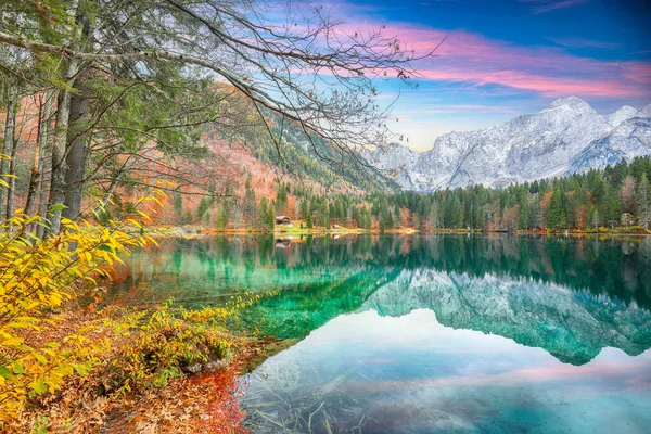 Märchenhafter Blick Auf Den Fusine See Mit Dem Mangartgipfel Hintergrund — Stockfoto