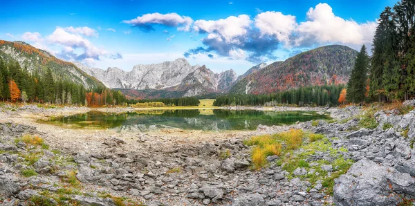 Fairytale View Fusine Lake Mangart Peak Background Popular Travel Destination — Stock Photo, Image