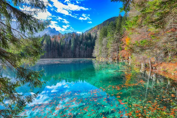 Fairytale View Fusine Lake Mangart Peak Background Англійською Популярне Місце — стокове фото